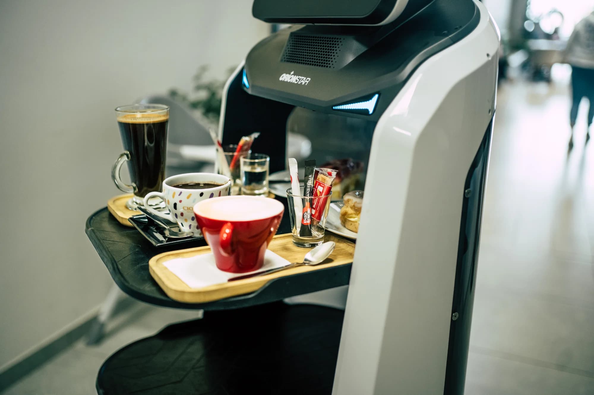 Robot pomáhá v gastro provozu