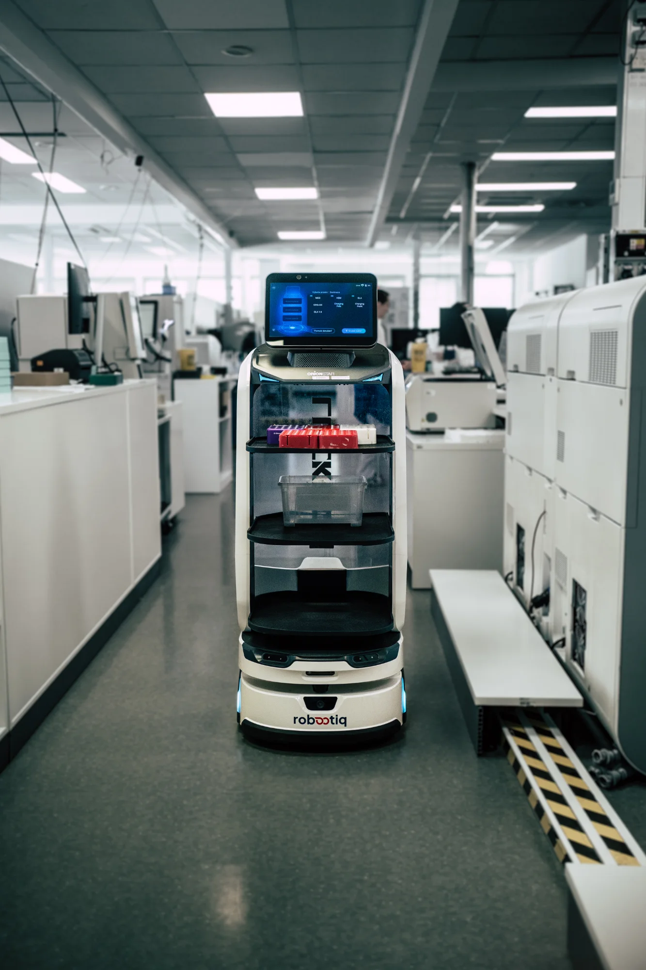 Doručovací robot v provozu během ukázky řešení