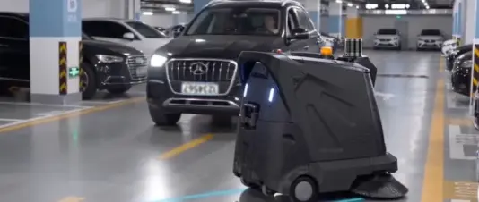 CenoBots S5 rozpoznává provozní vozidla a plánuje bezpečnou trasu